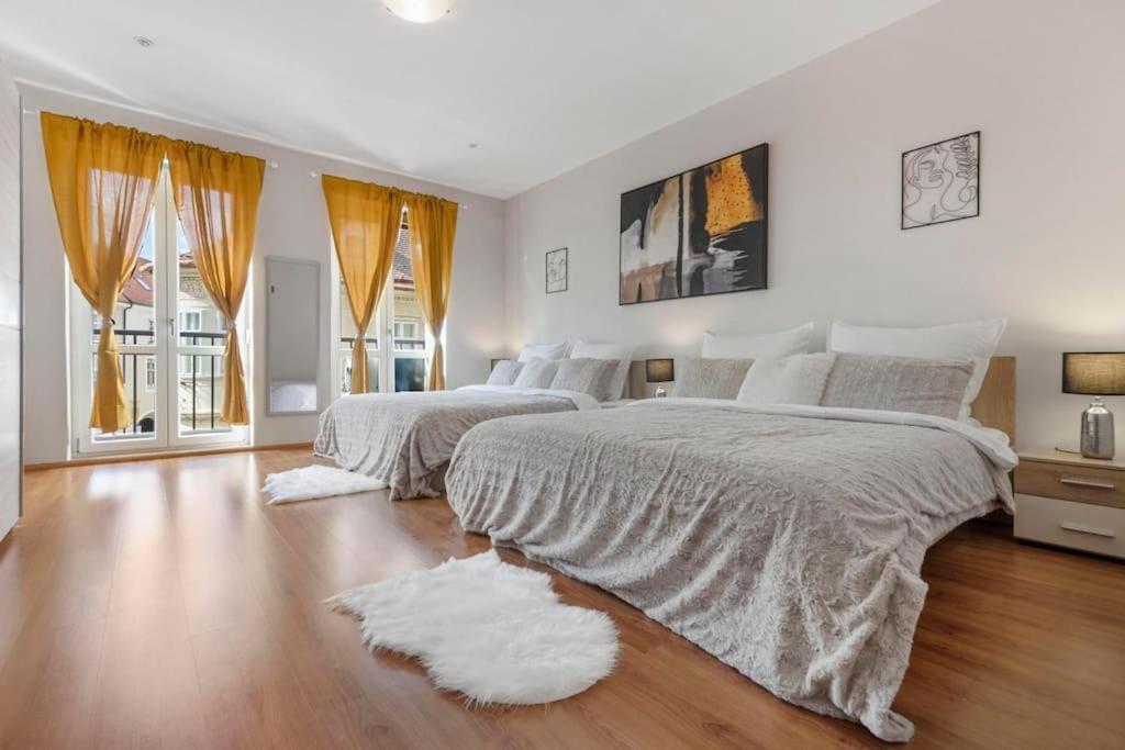 Exclusive Apartment In Centre Bratislava Eksteriør bilde